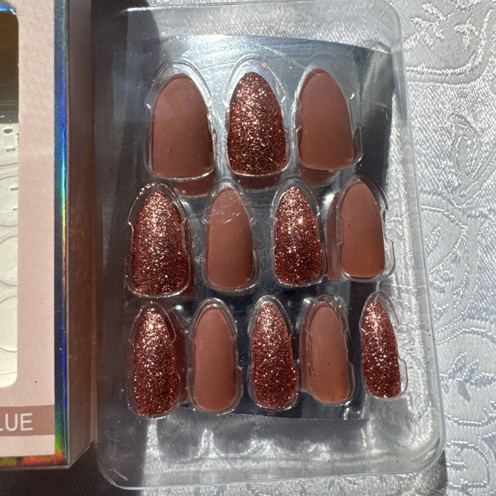 Fast Nail One Minute Press‑On Nail Tips w Glue Fast & Easy NEW - Picture 2 of 6
